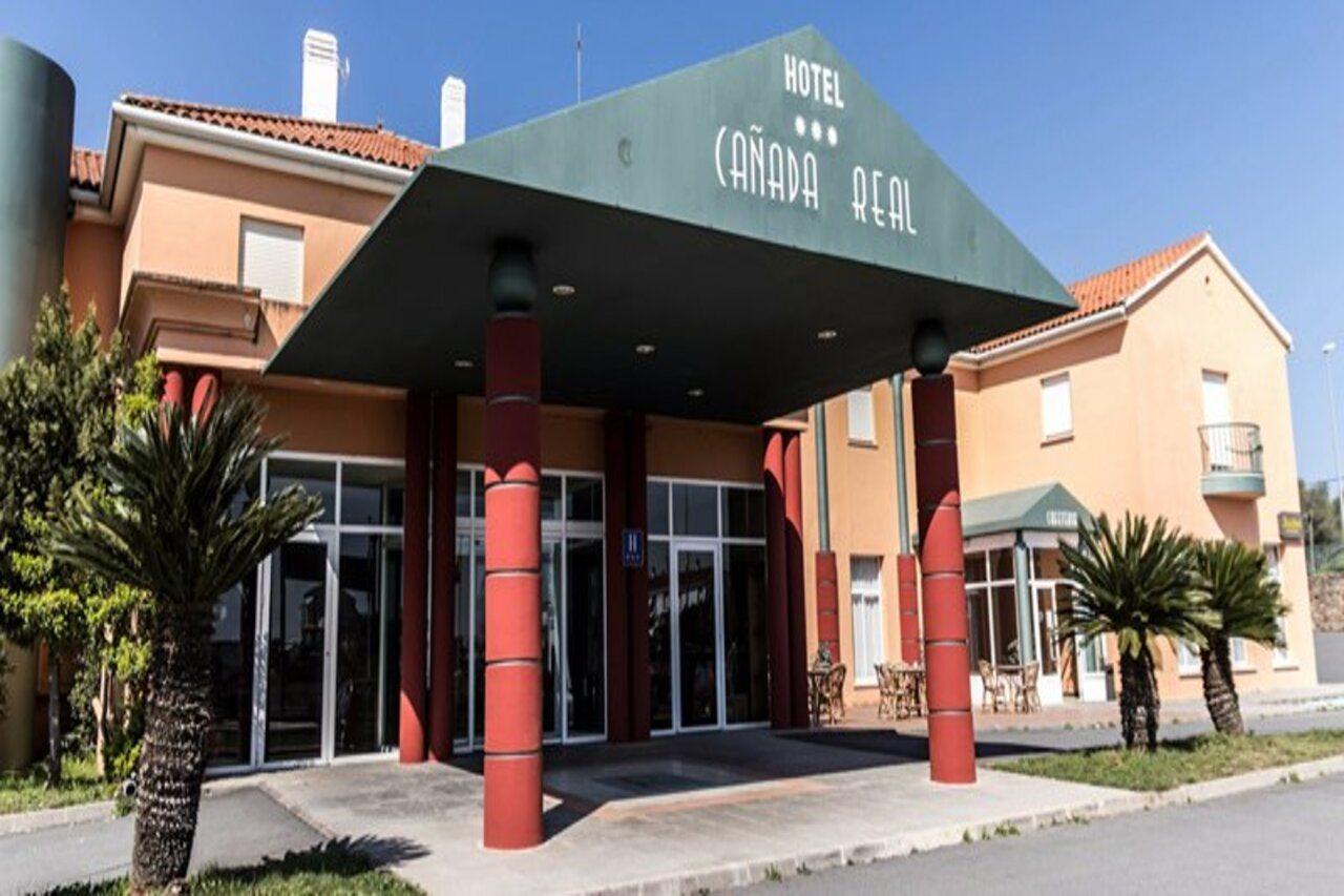 Hotel Puerta De Monfrague Malpartida De Plasencia Kültér fotó